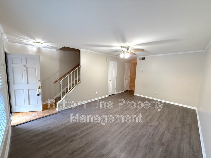 2336 Kenmore Ave – photo 3