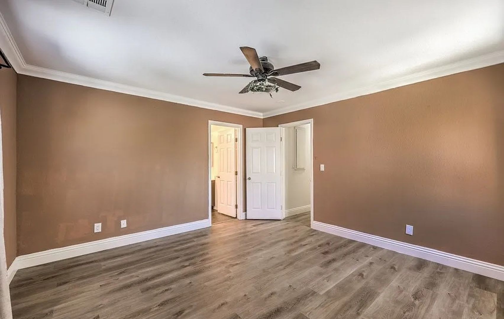 Beautiful Two-Story Home in a Convenient Location – photo 4