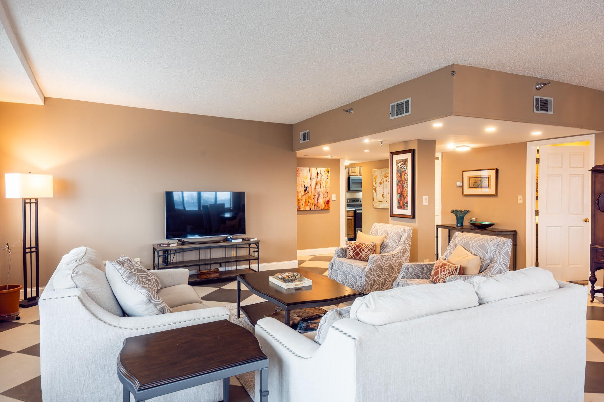 355 S Broadway – photo 3
