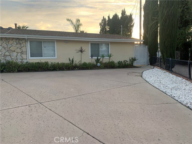 5706 Wallis Lane – photo 1