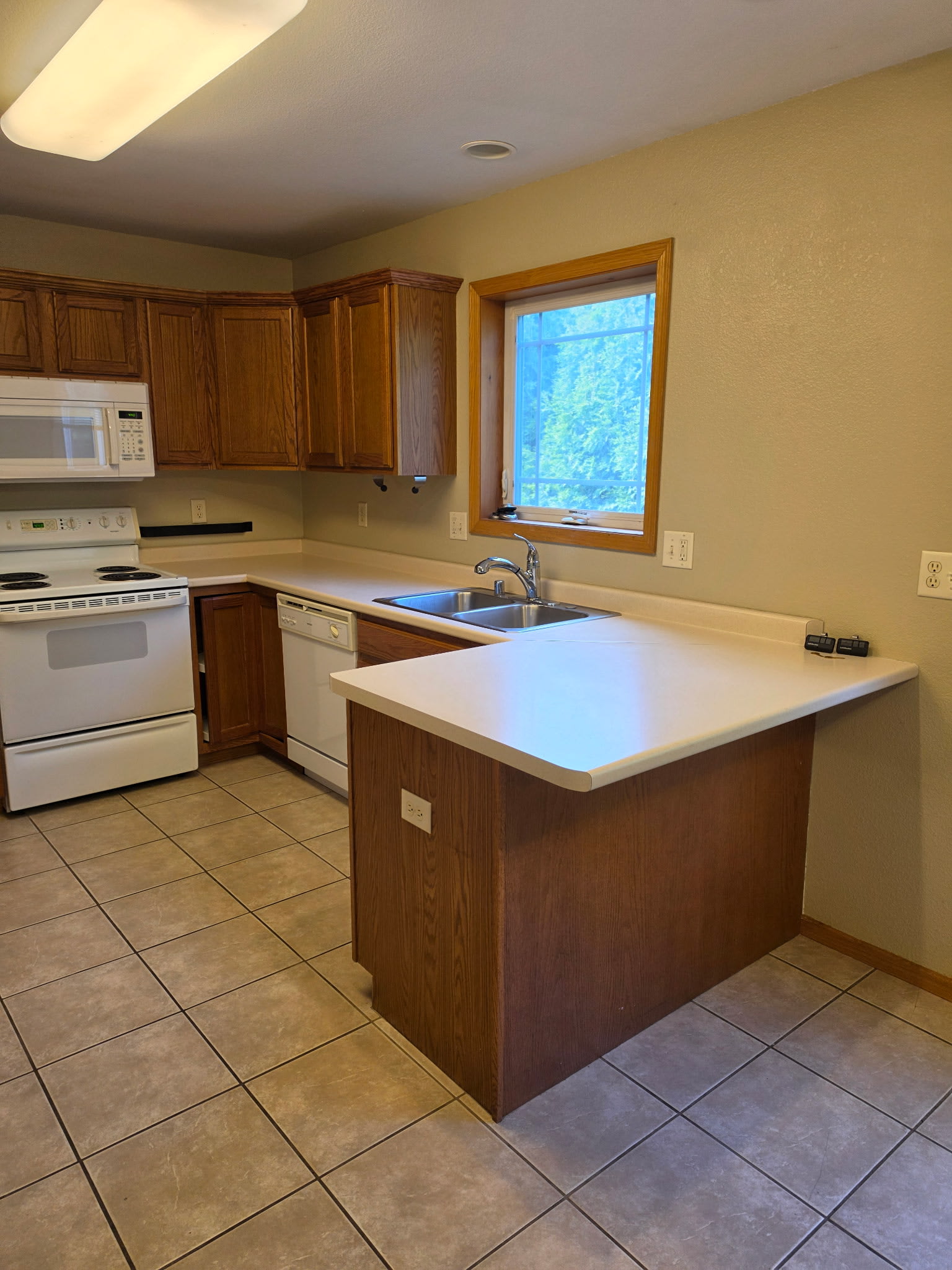 1006 Georgene St – photo 4