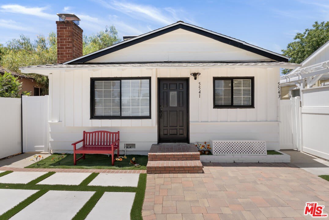 5541 Fallbrook Ave – photo 1