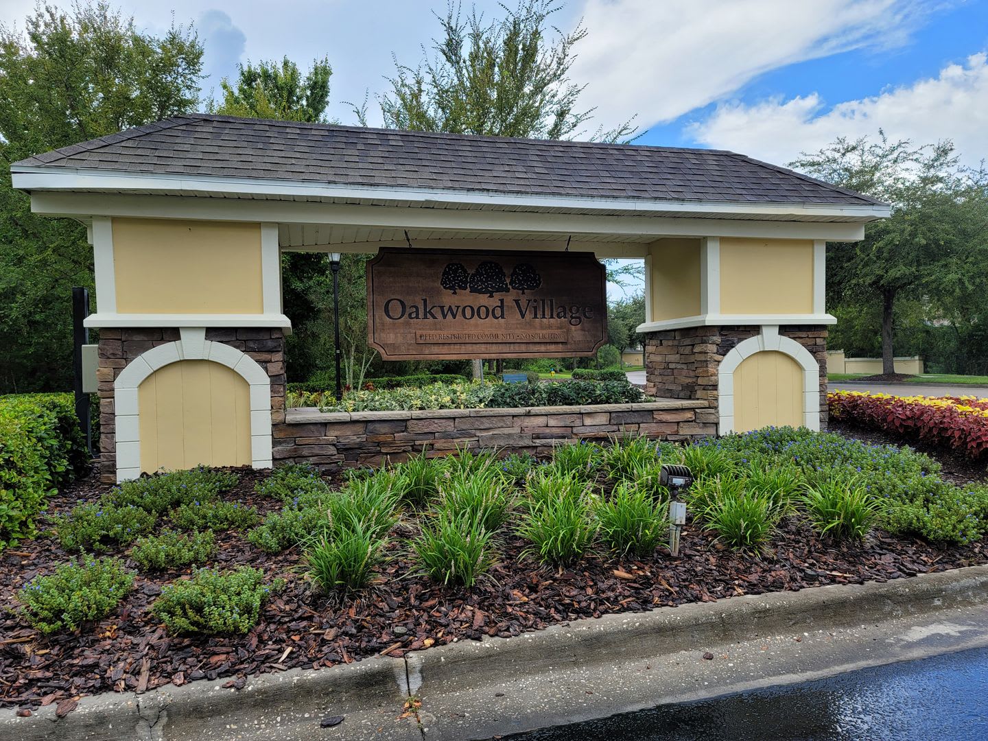 REDUCED RENT! Beautiful Townhome in the Heart of New Tampa! – photo 2