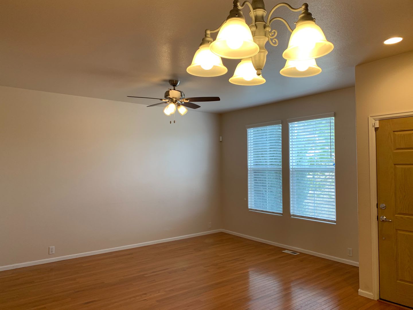 3 Bedroom Updated Townhouse in Fountain – photo 2
