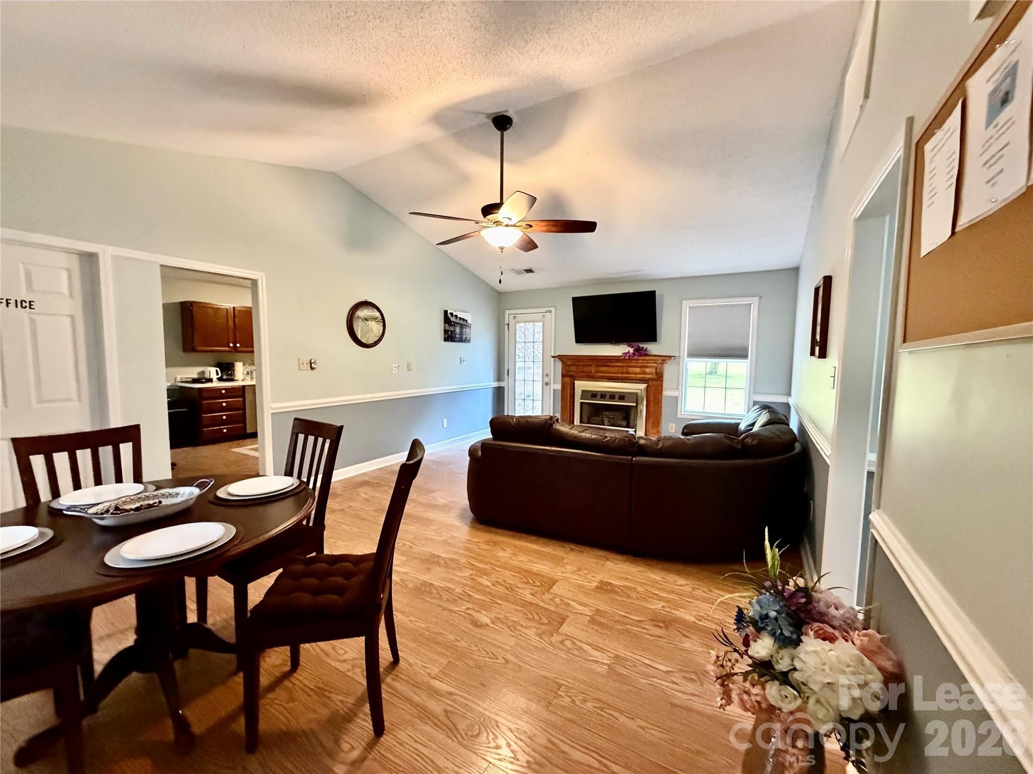 2809 Faircroft Way – photo 2