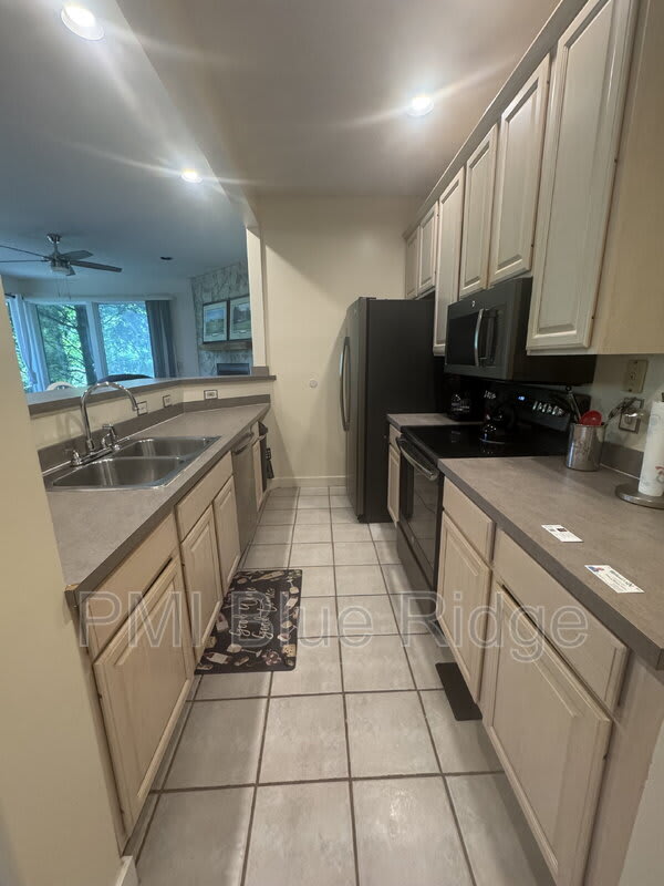 299 Blue Ridge Dr S – photo 3