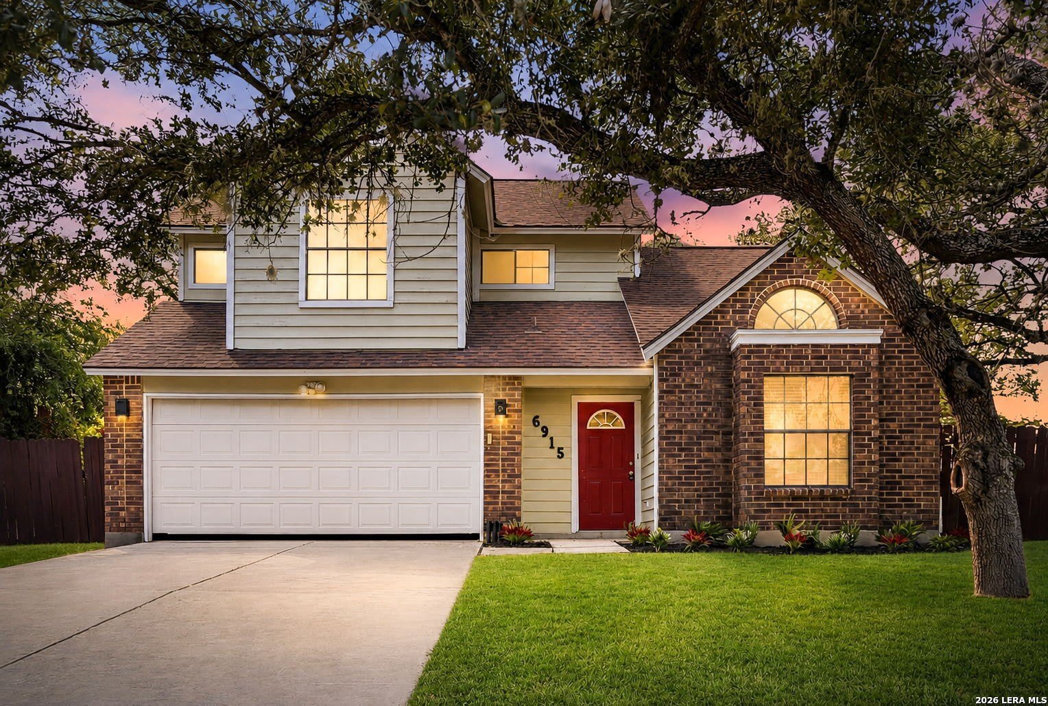 6915 Raintree Frst – photo 2