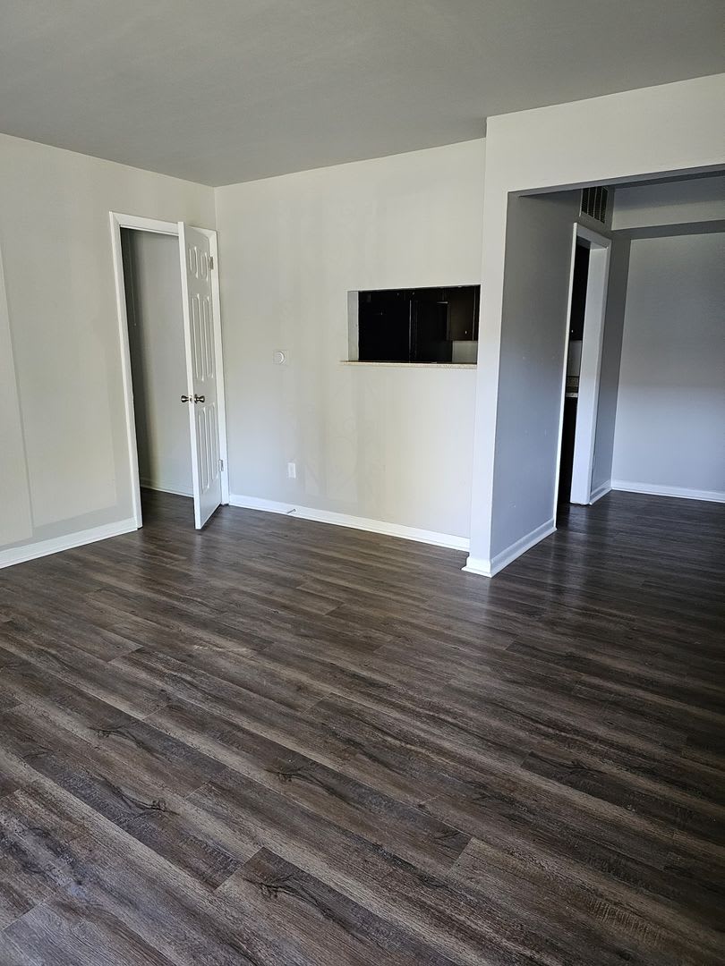 Hillcrest Apartments – photo 4