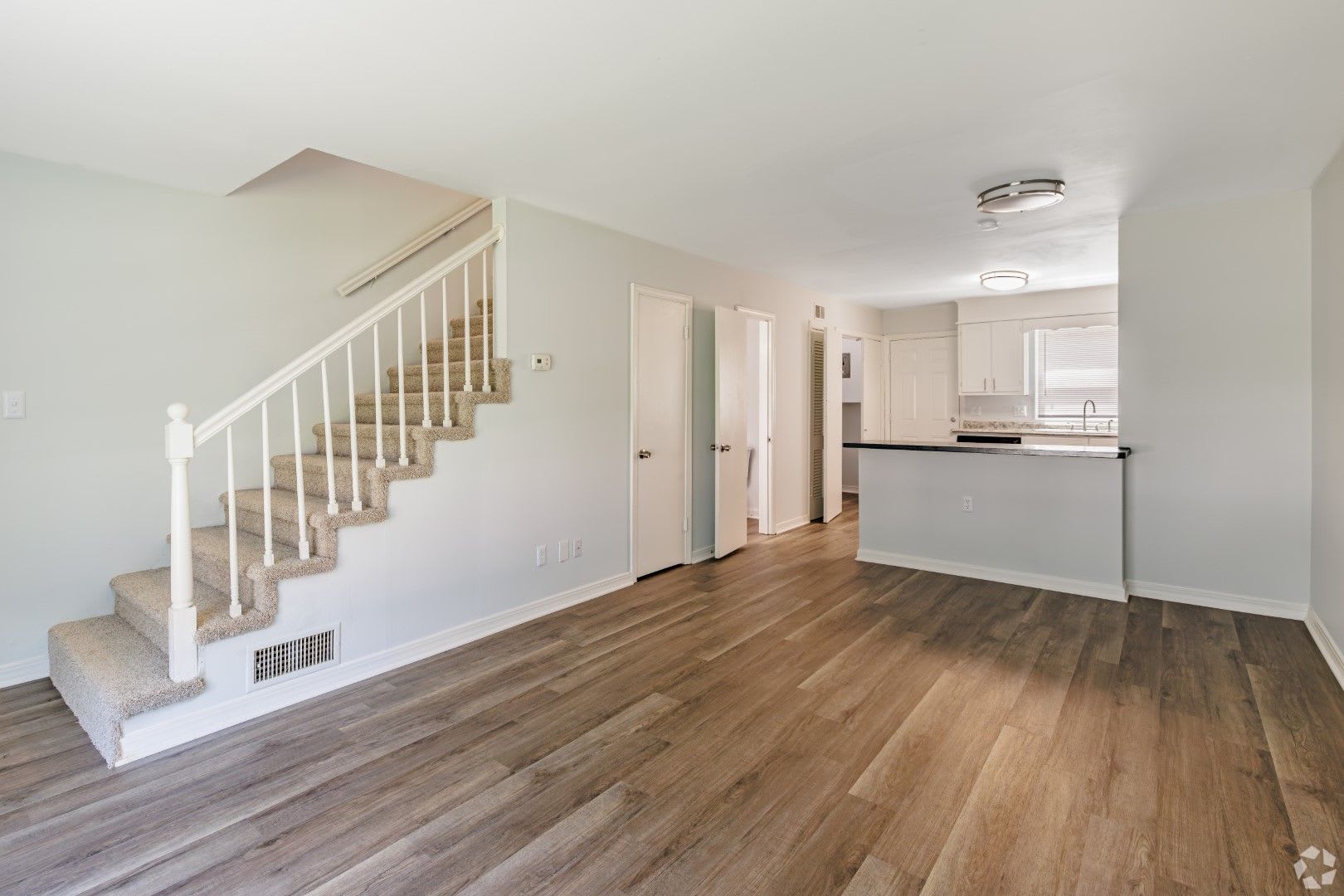 Lionchase Apartments – photo 4