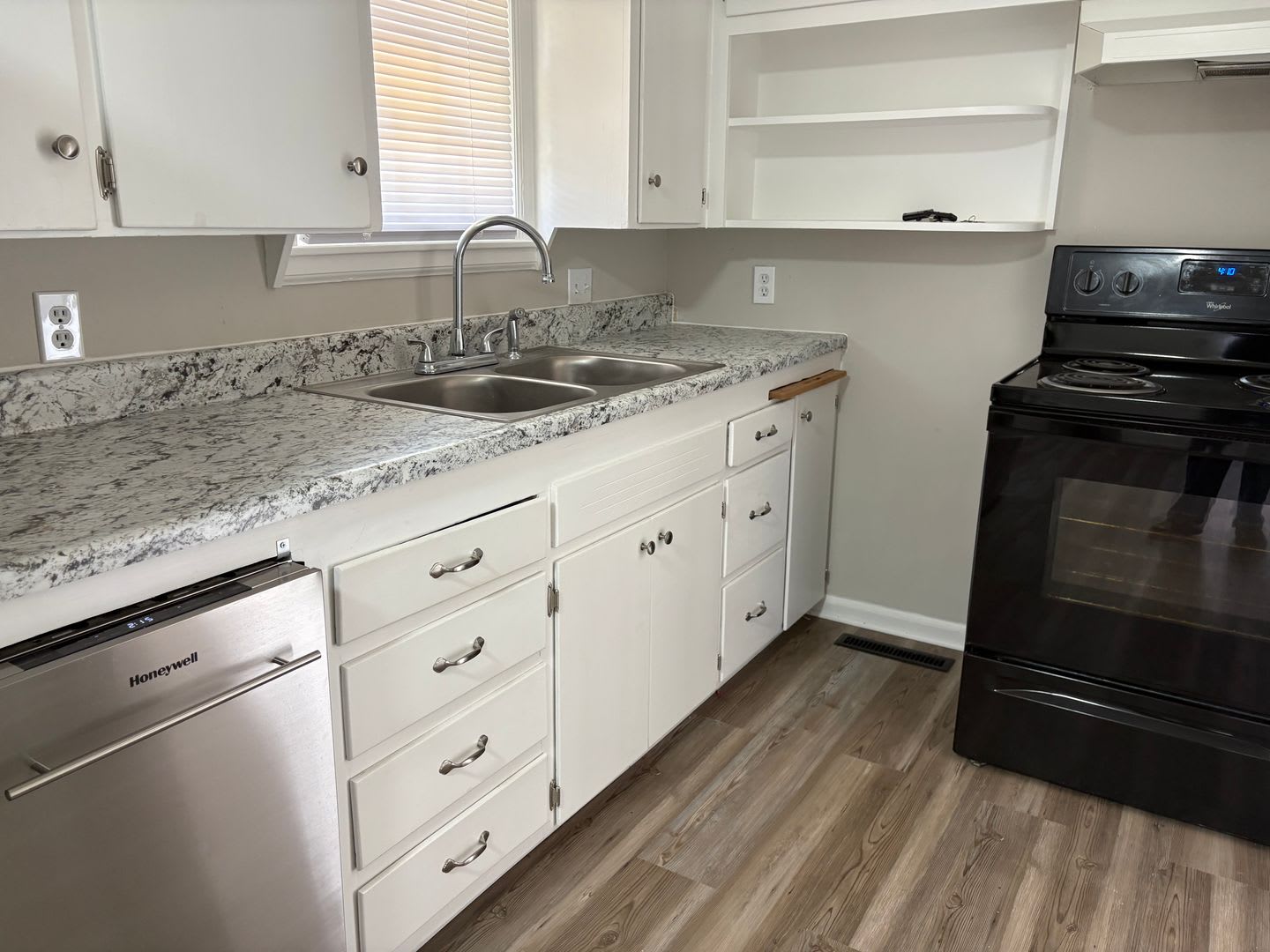 Beautiful 2 Bedroom 1 bath – photo 5