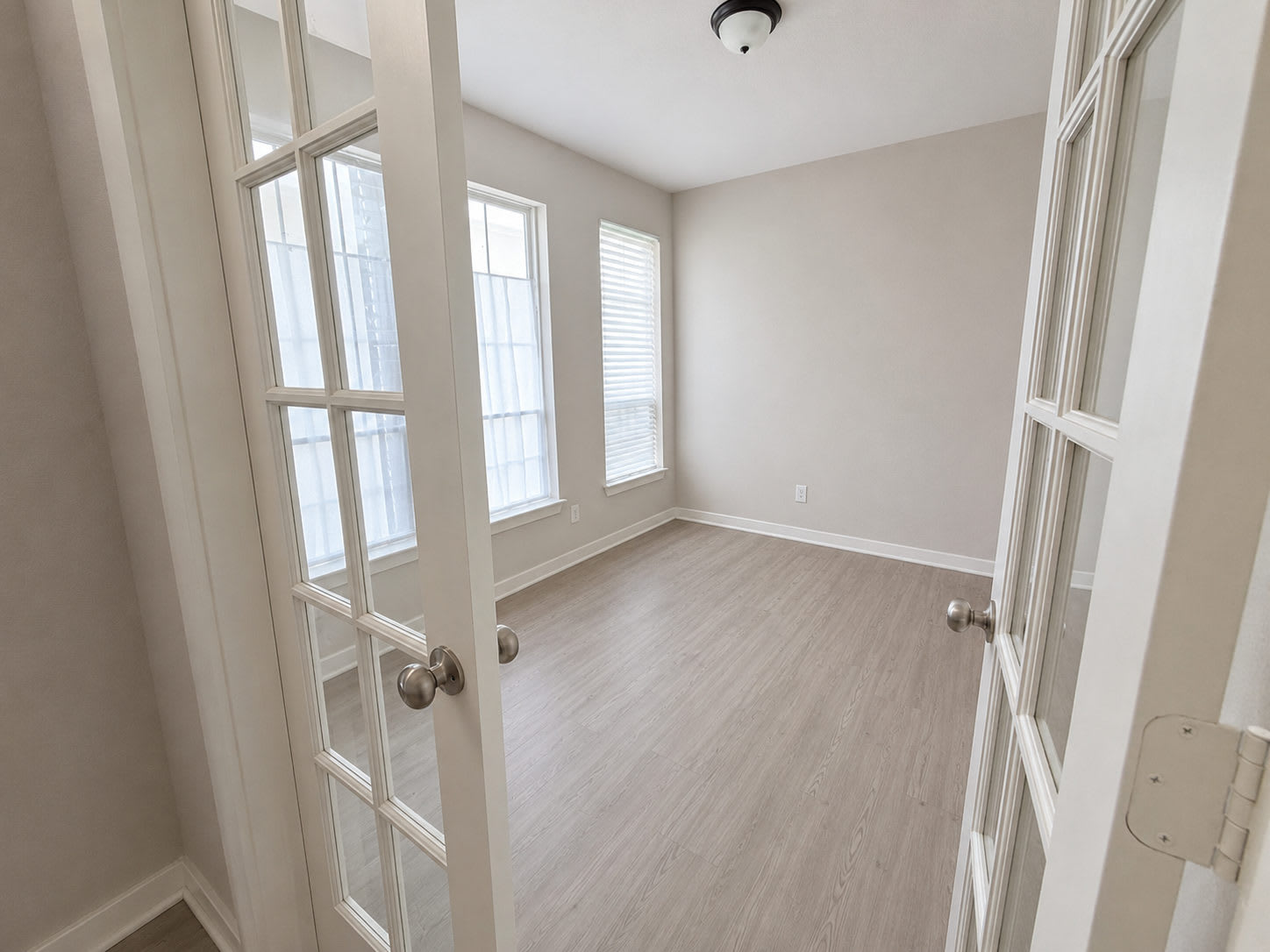 125 University Avenue – photo 2
