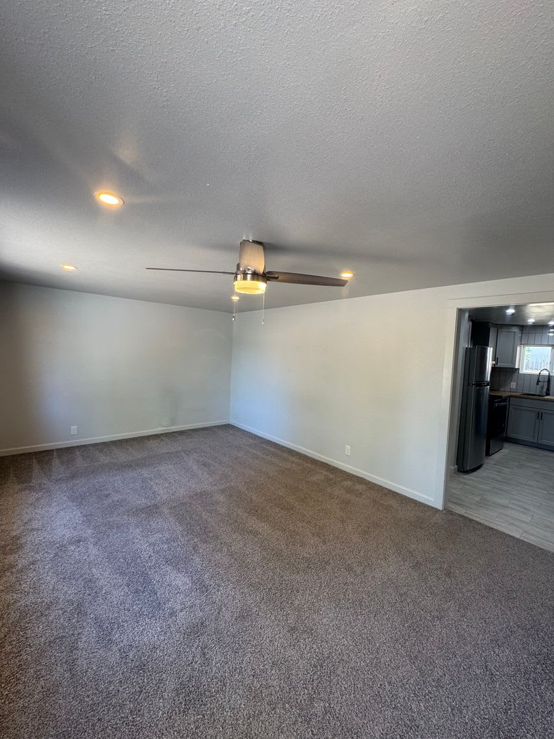 3 BED 1 BATH HOUSE WITH A FENCED BACKYARD – photo 4