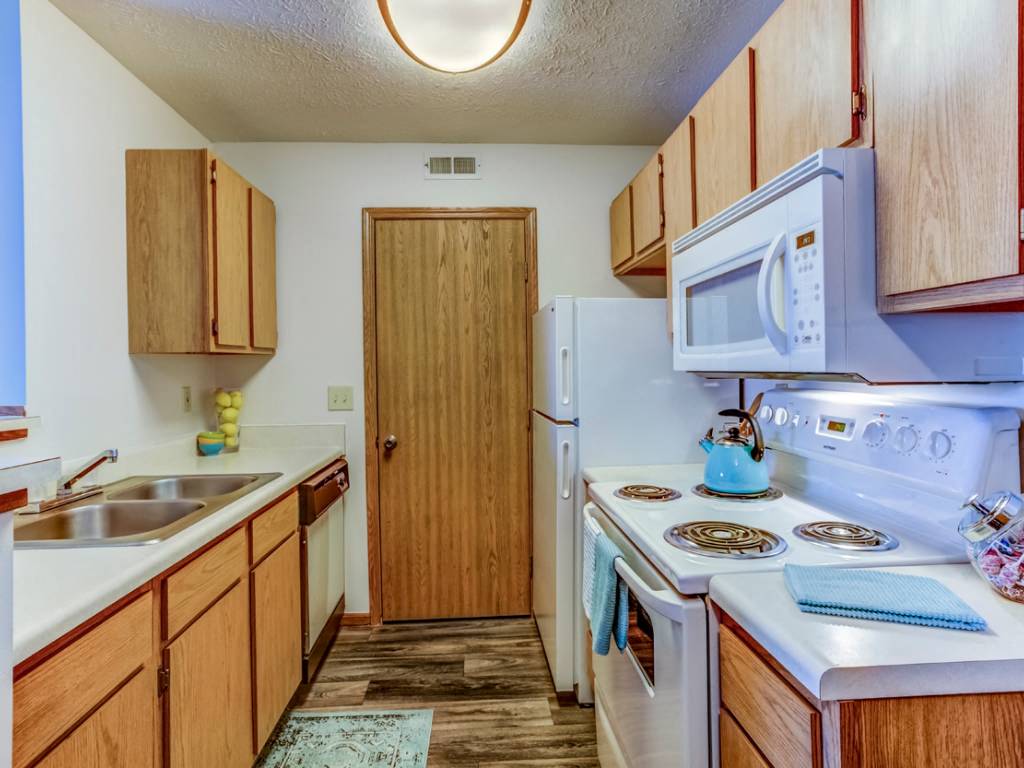 Lake Forest Apartments – photo 4