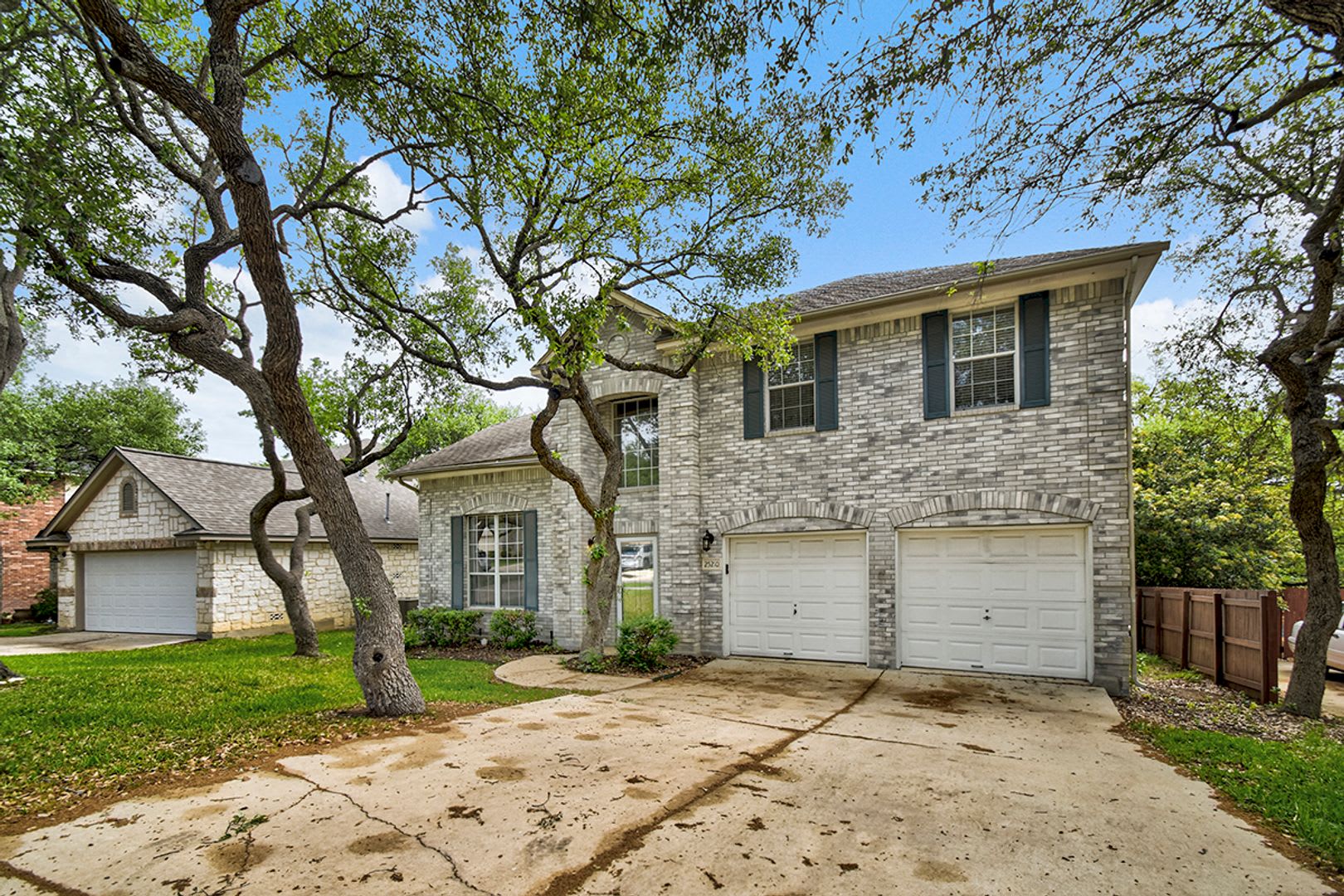 Beautiful And Impeccably Maintained Traditional Home Located In The Highly Desirable Waters At Canyon Springs Community – photo 2