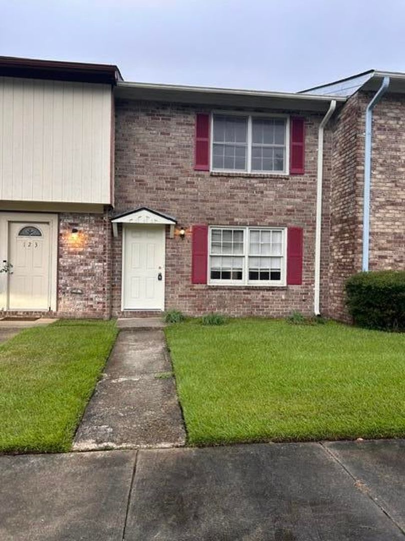Foxborough 2 Bedroom Townhome – photo 1