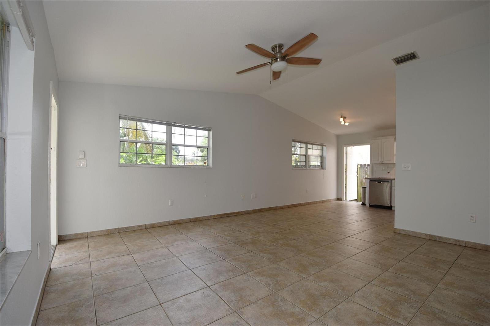 501 Sw 17th St – photo 2