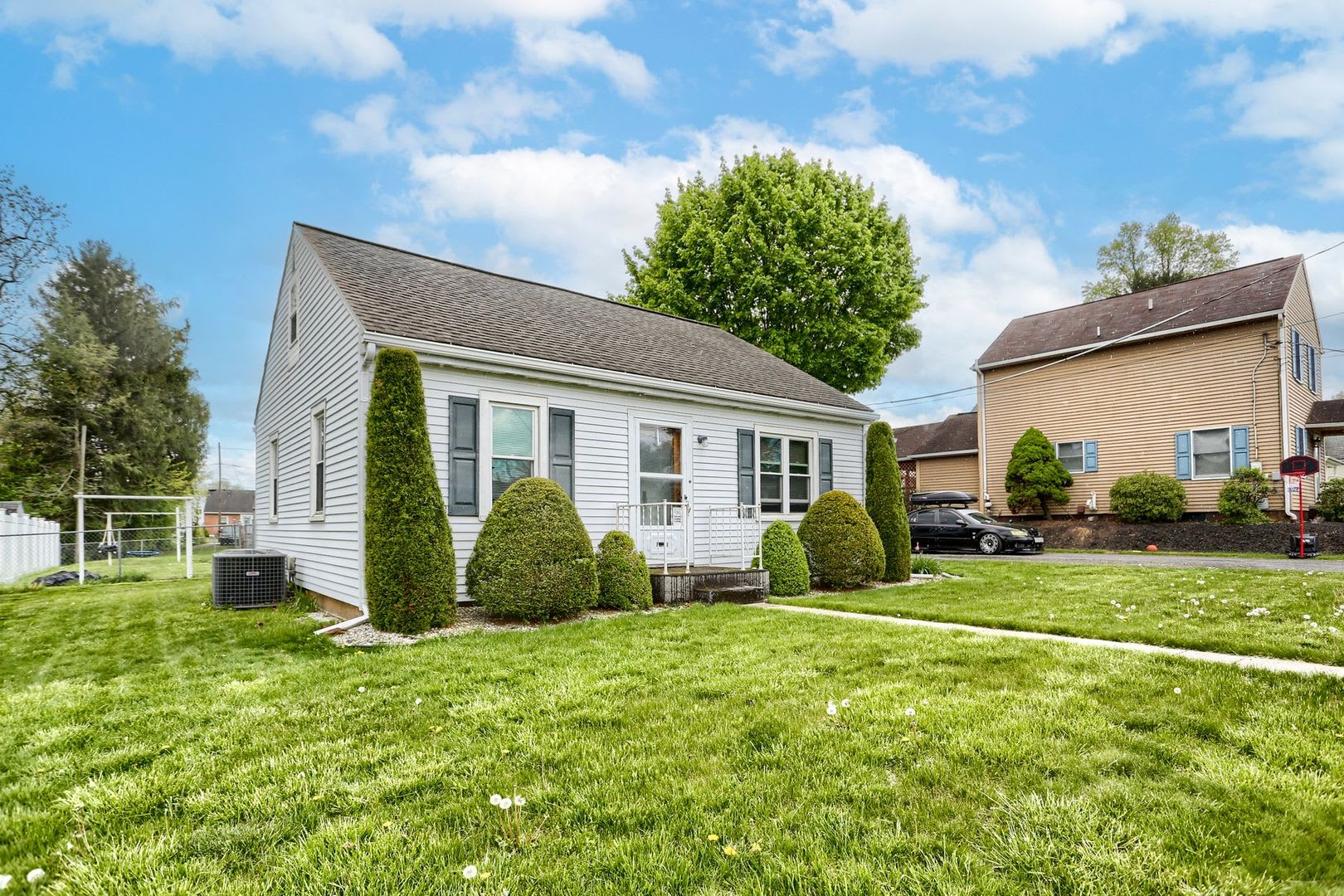 3 Bedroom Capcod – photo 3