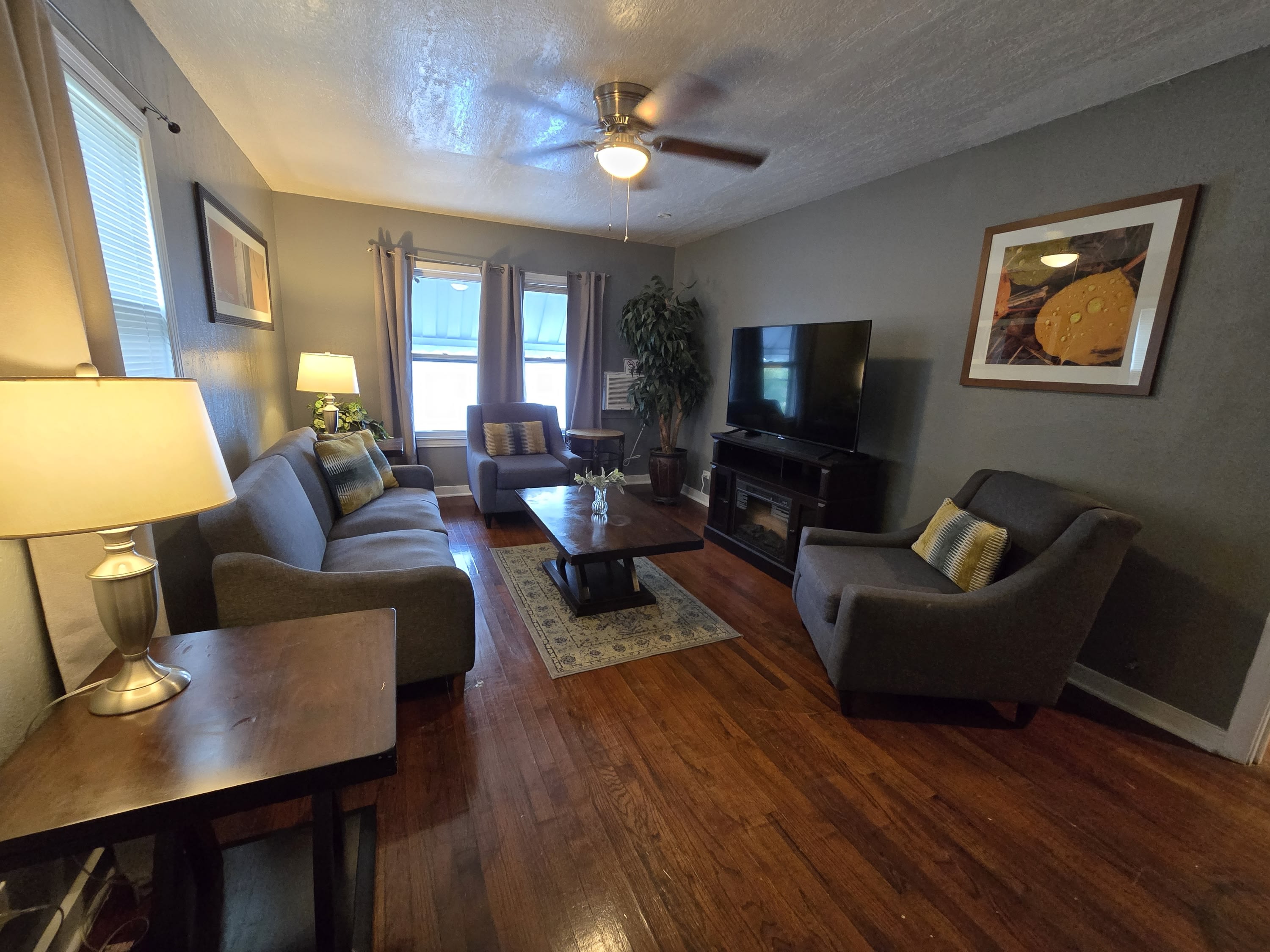 1614 West Hollywood Avenue – photo 4