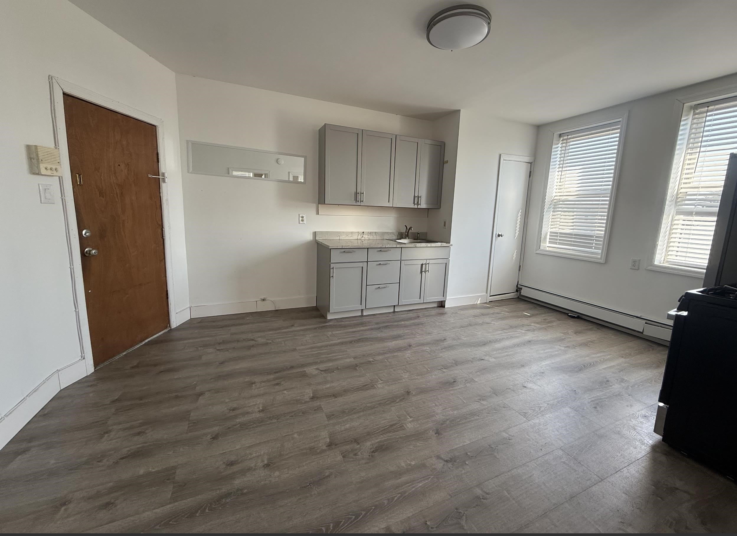 188 AVENUE F – photo 2