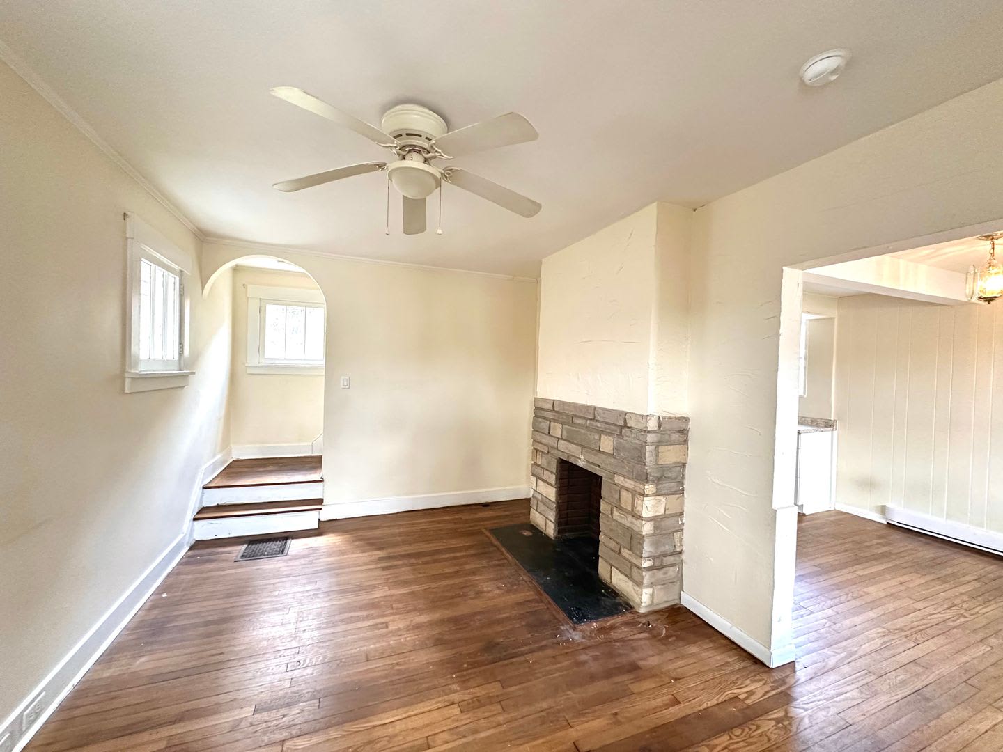 2 Bed 1 Bath home in Beechview – photo 3