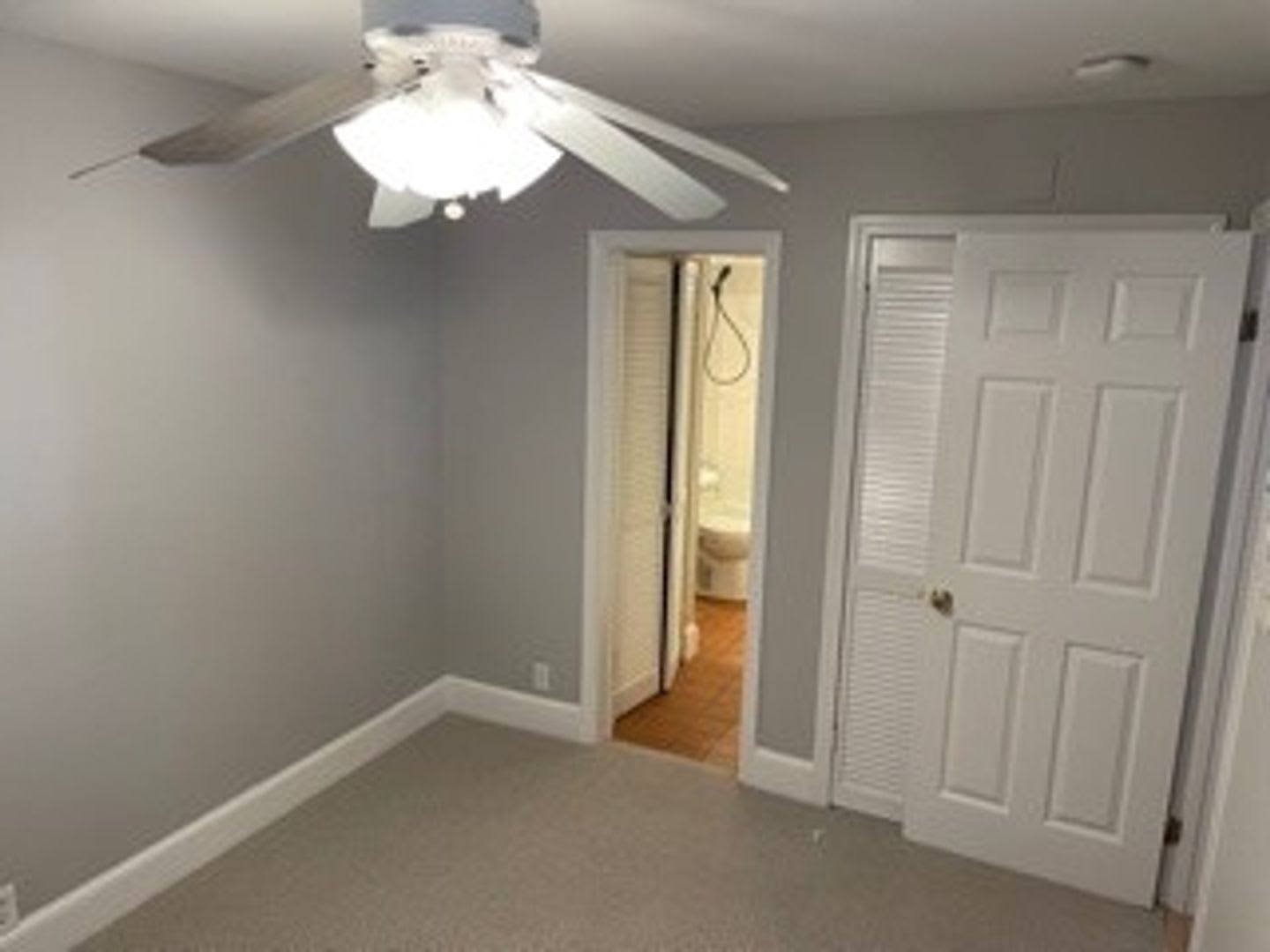 1BR in Georgetown East Village WITH PARKING!!! – photo 5