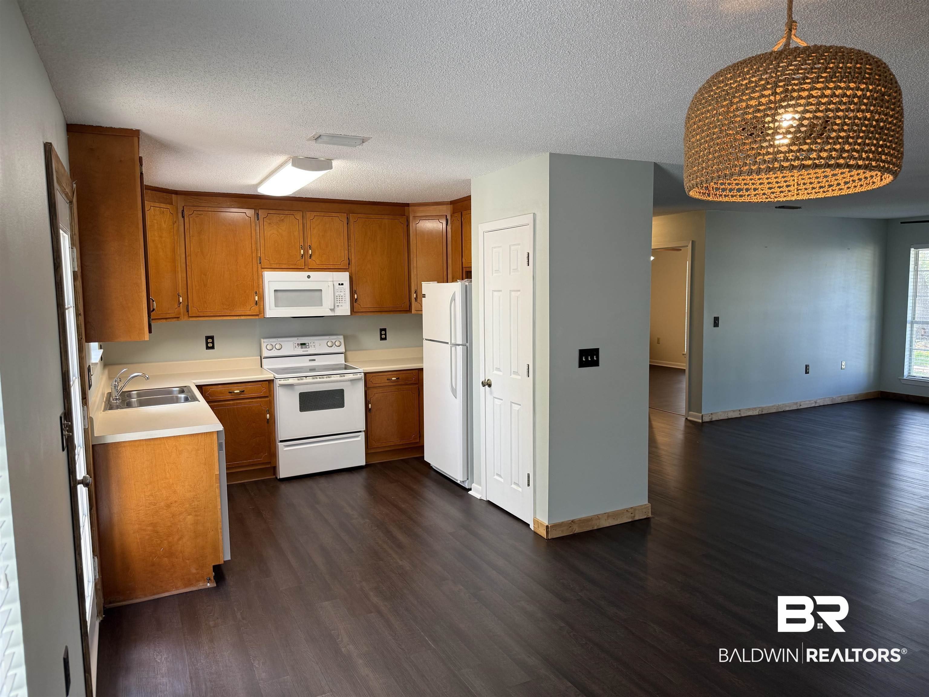 28712 Canal Road – photo 3