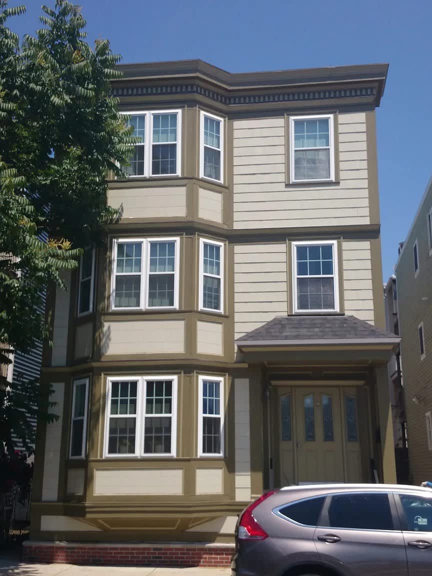 732 E 6th St – photo 1