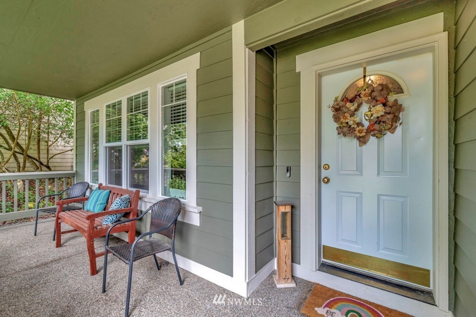 Spacious home in Lacey. Apply today to call this home yours!! – photo 2