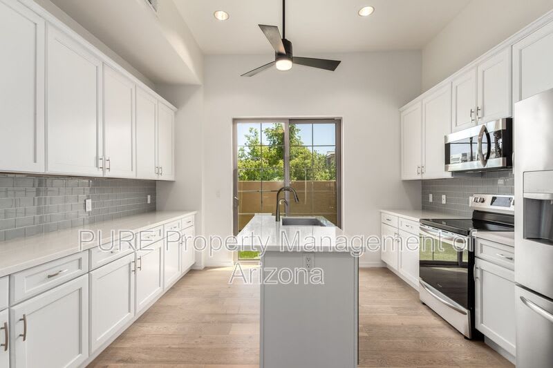 421 W 6th St – photo 1