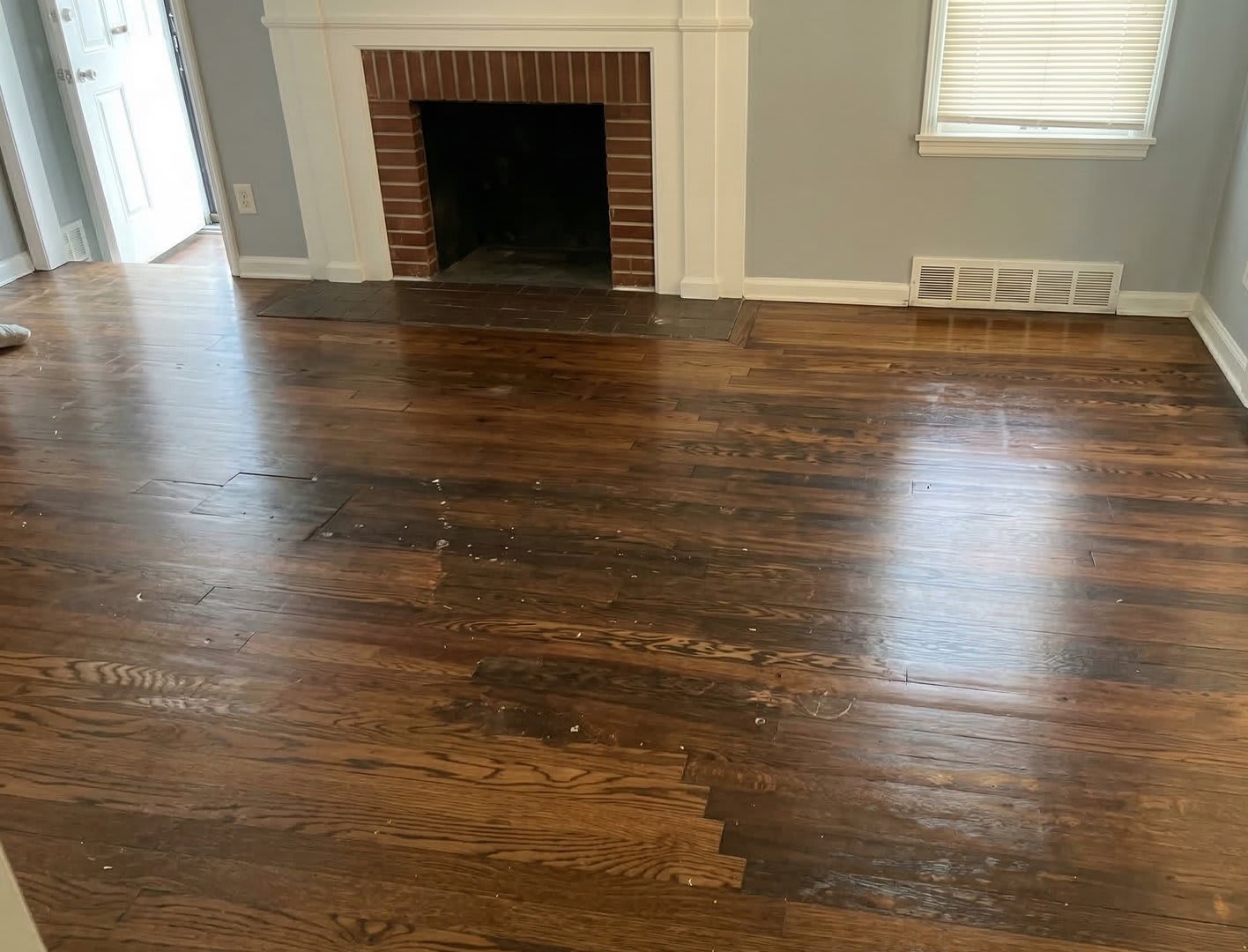 Spacious 3-bedroom, 1 bathroom Brick Home in Schulze – photo 3