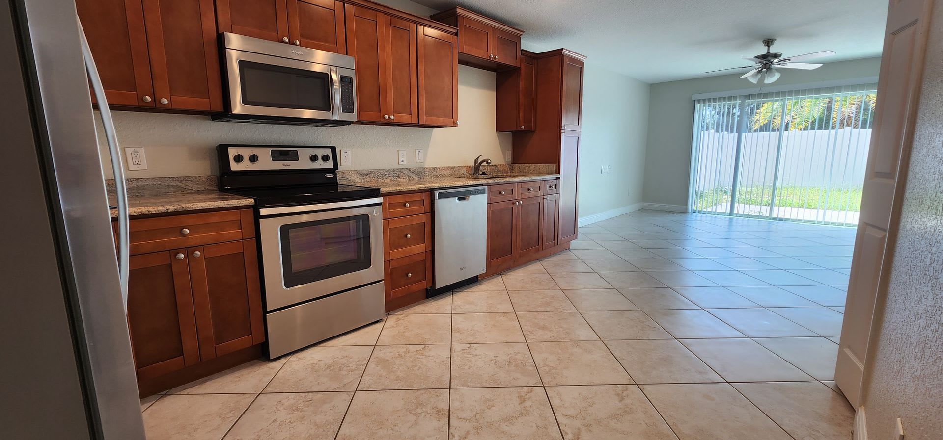 Special One Month Fee Immediate Move In Gorgeous 2 Bedroom 2 5 – photo 2
