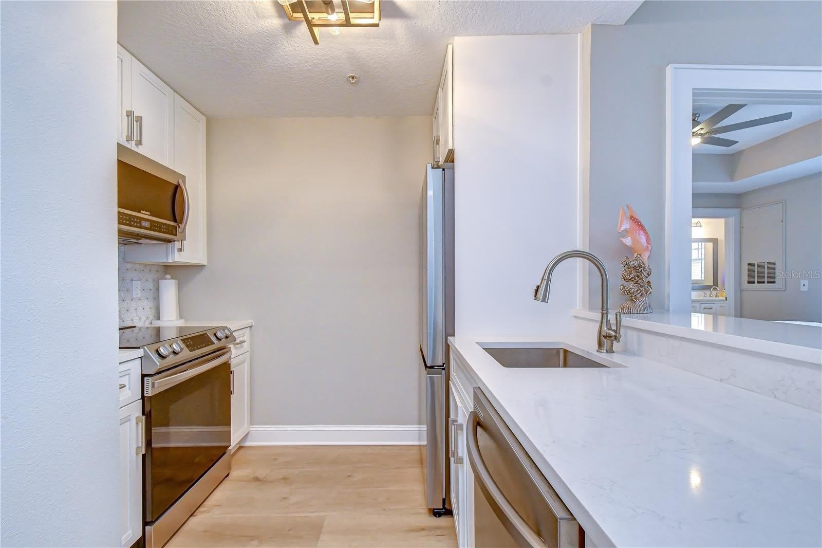 800 S DAKOTA Avenue – photo 5