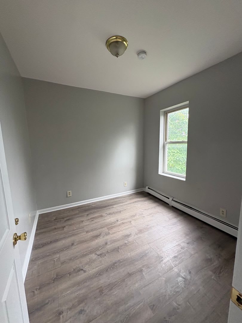 407 Main St – photo 1