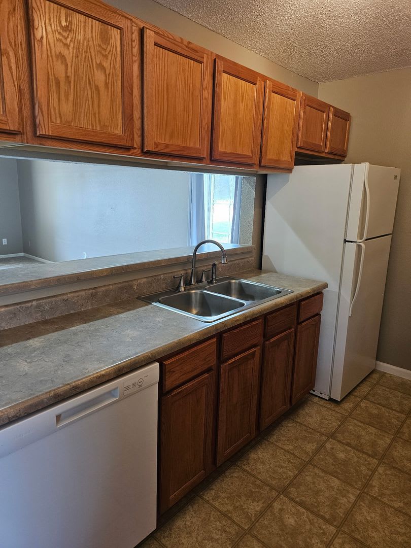 3 bed, 2 bath Duplex, South Columbia – photo 3