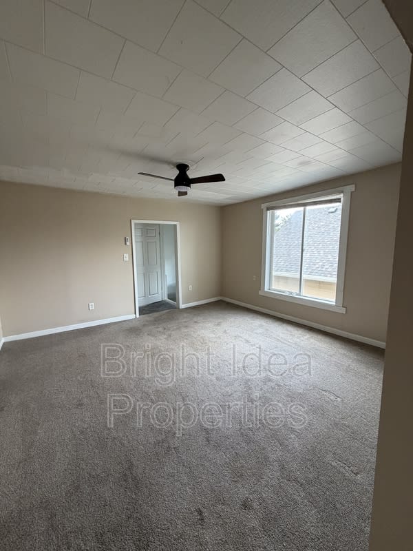 1097 Suburban Avenue – photo 5