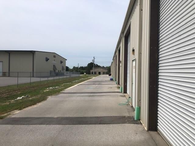 48 Commerce Lane – photo 3