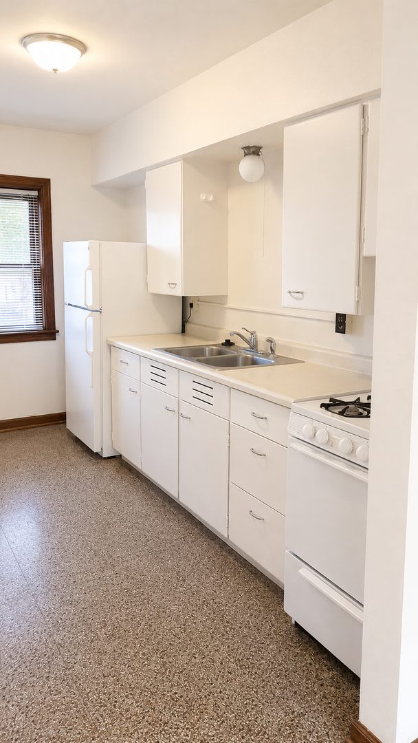 AVAILABLE SEPTEMBER 1ST EKEN PARK 2 BEDROOM – photo 4