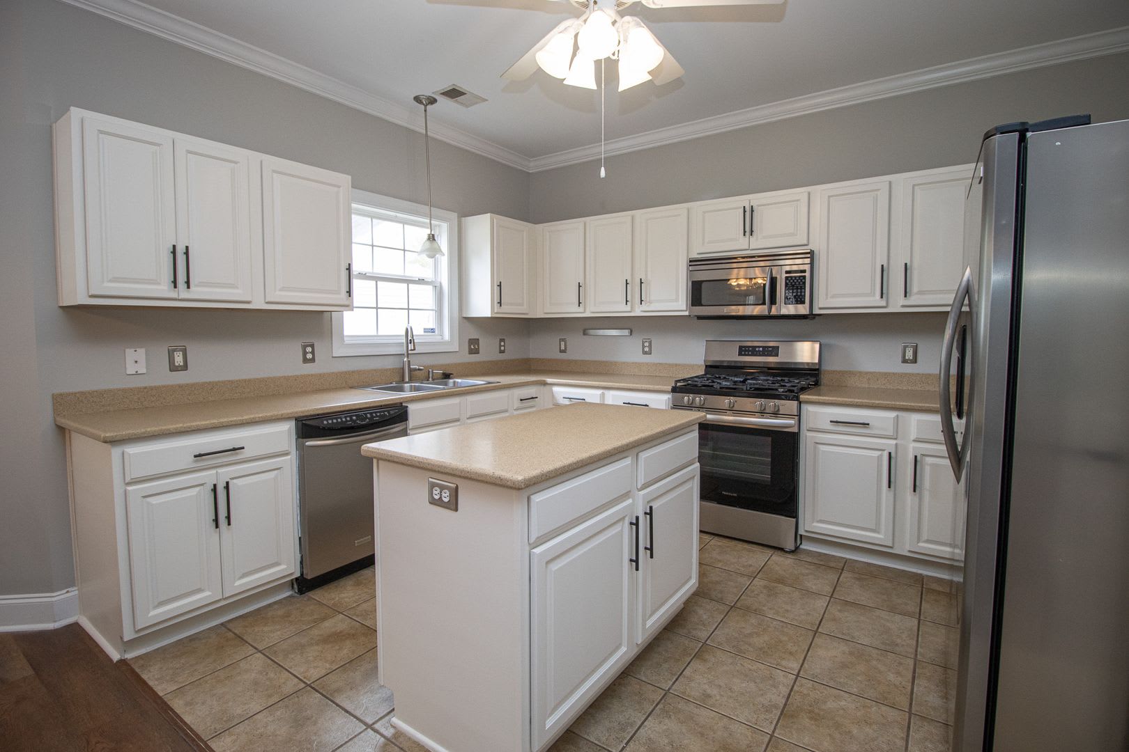 Gorgeous 4-Bedroom Home Available Now! – photo 4