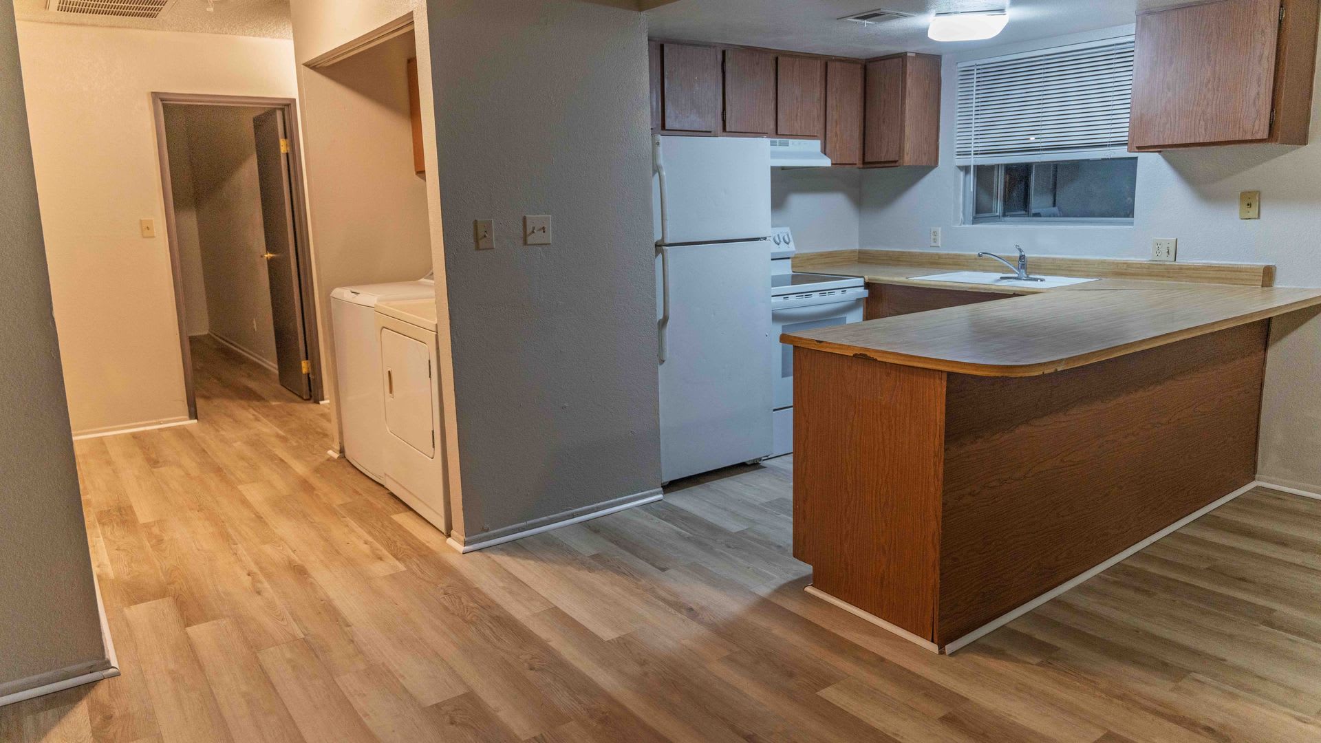 Fully Remodeled 2 Bedroom! – photo 4