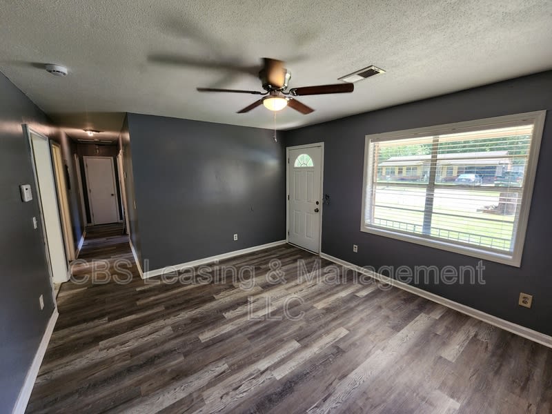 1406 Jackson Drive – photo 2
