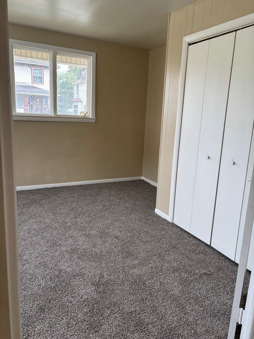 1st Floor 1 Bdrm Apartment – photo 2