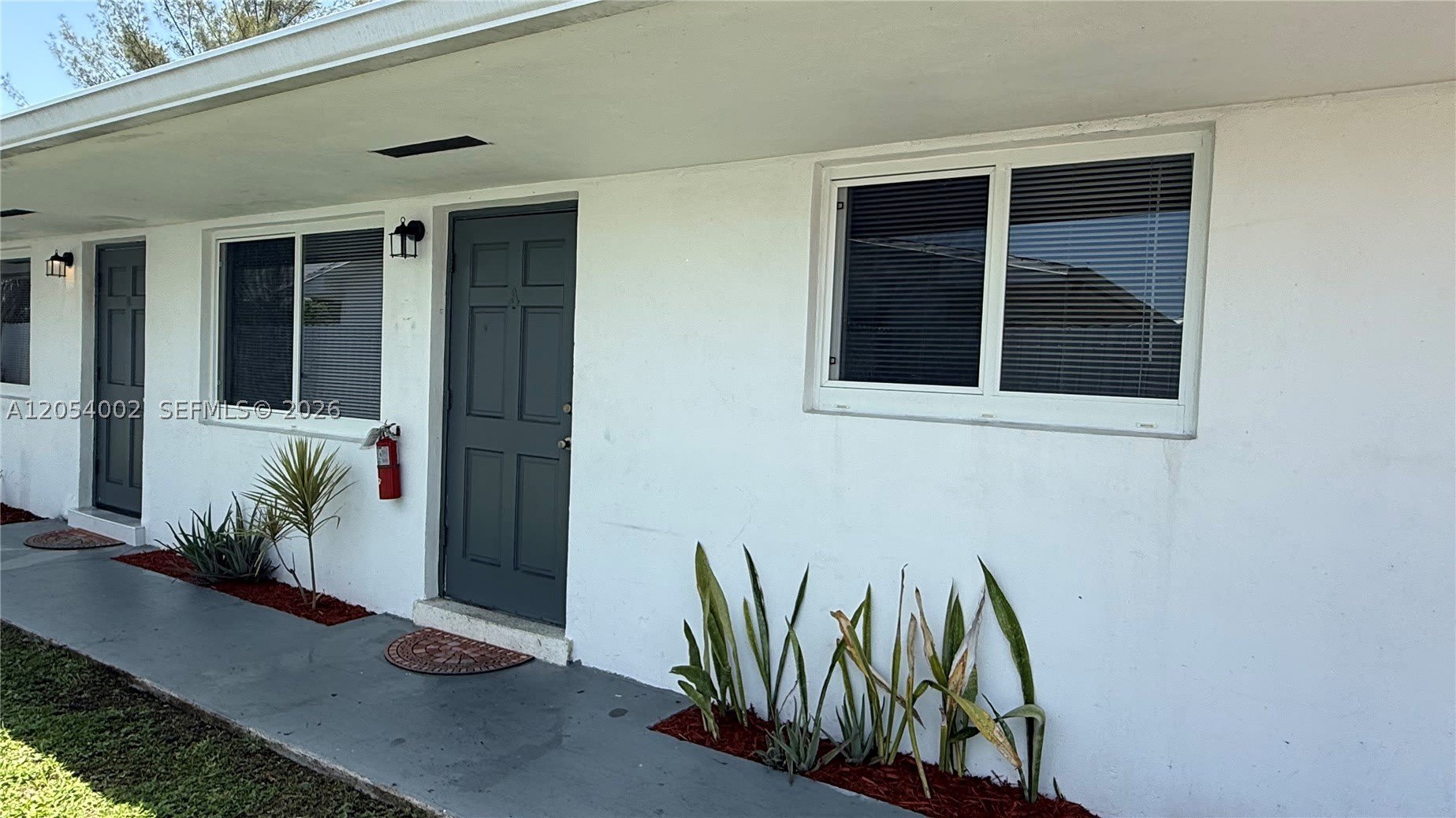 842 SW 2nd St – photo 2