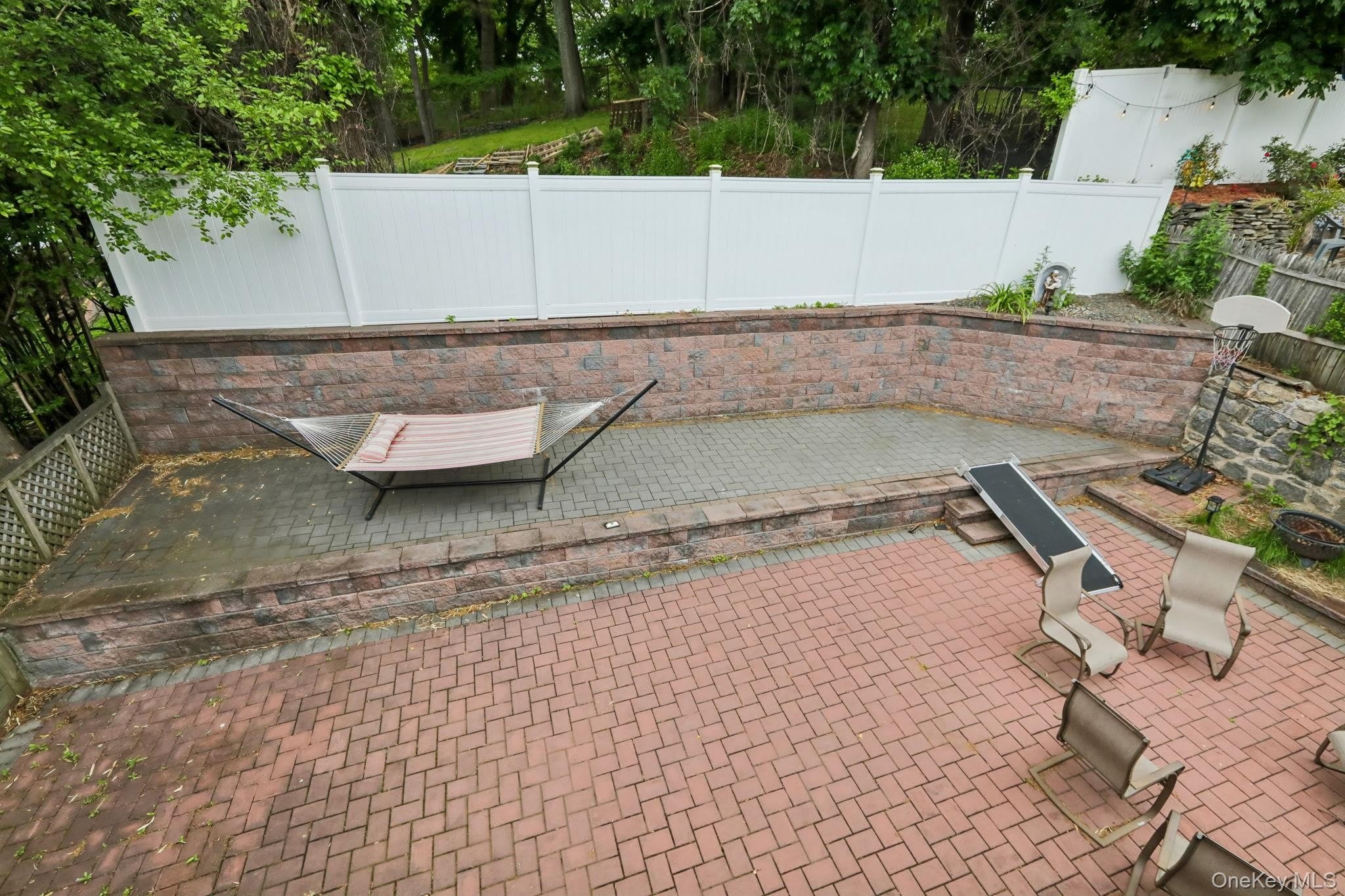 583 Bellevue Avenue N – photo 3