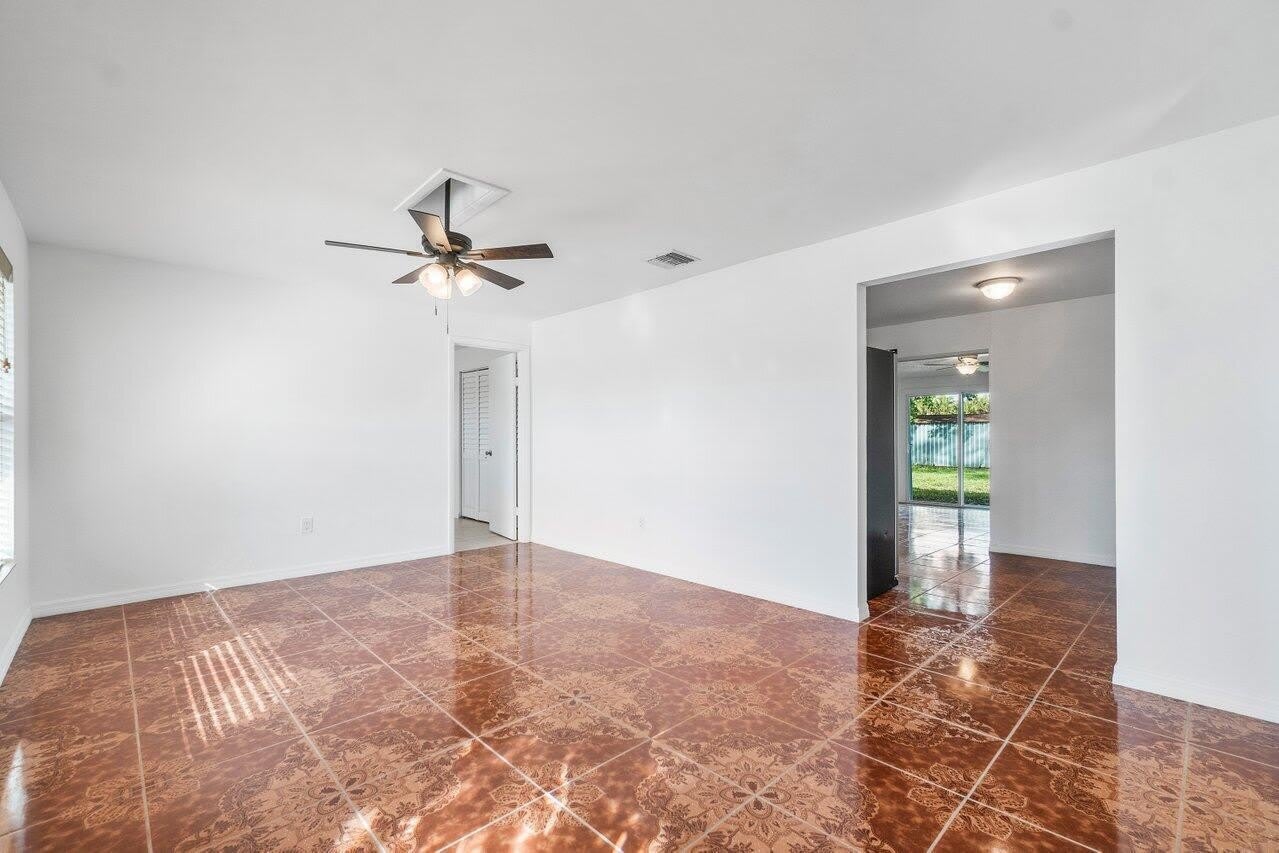 4271 Empress Street – photo 4