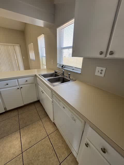 411 Diplomat Pkwy E – photo 4