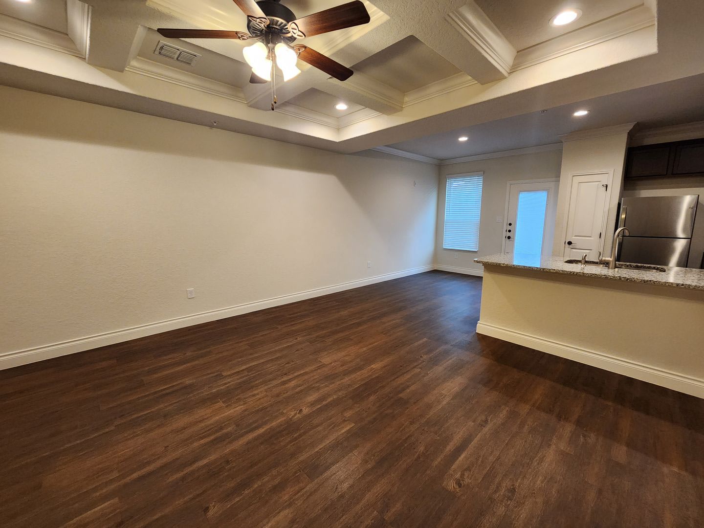 1 Month Free Rent 3 2 5 1 5 Fourplex Close To Ih35 For Commuters Fridge Washer Dryer Included Nbisd – photo 3