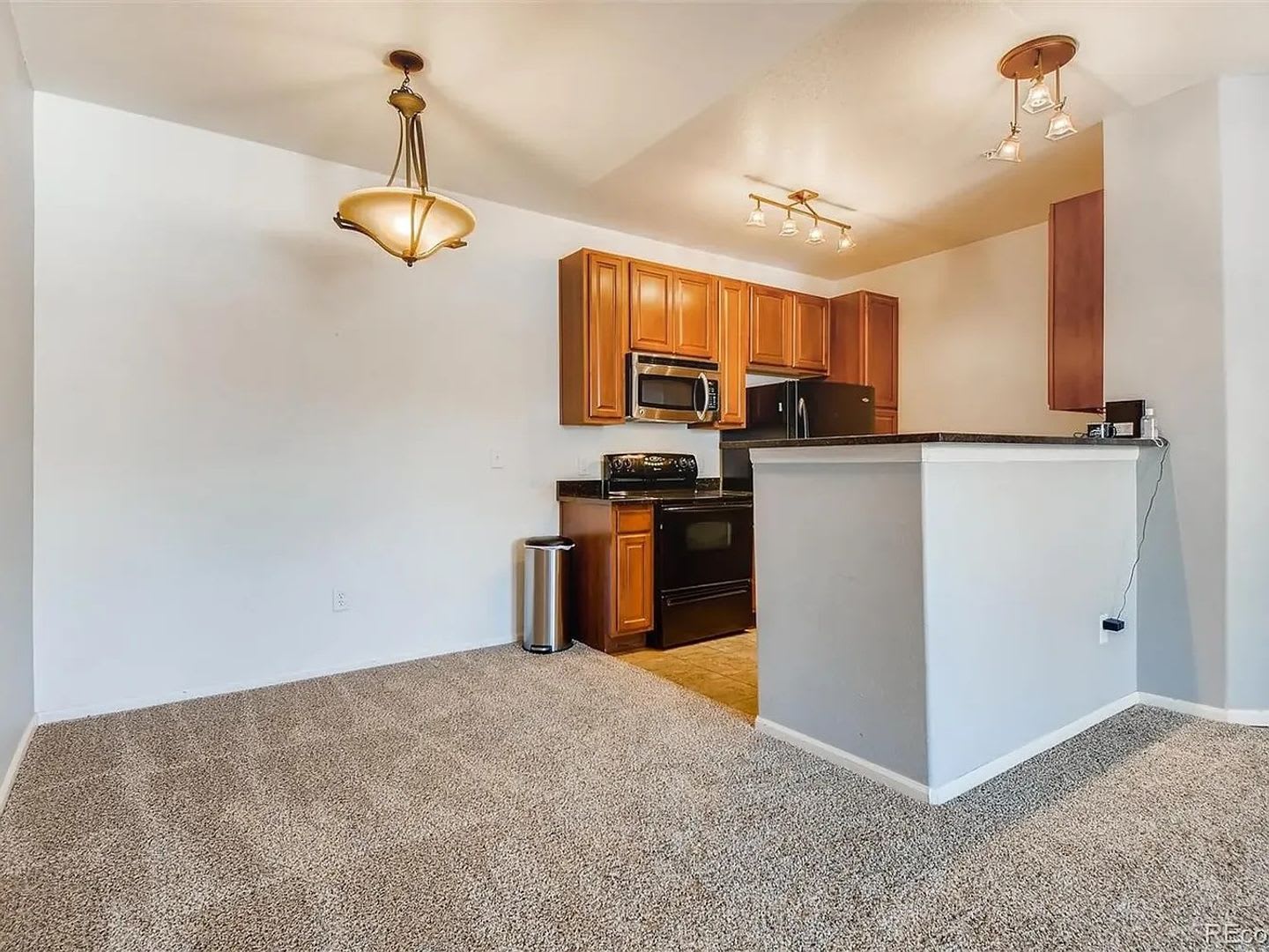 Beautiful 2 Bed/2 Bath Condo with Private Balconies, Pool Access & Golf Course Community – photo 2