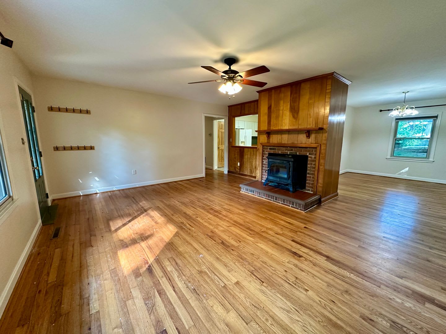 3 BED+BONUS/1.5 BATH Home + 2 Fenced Acres – photo 3