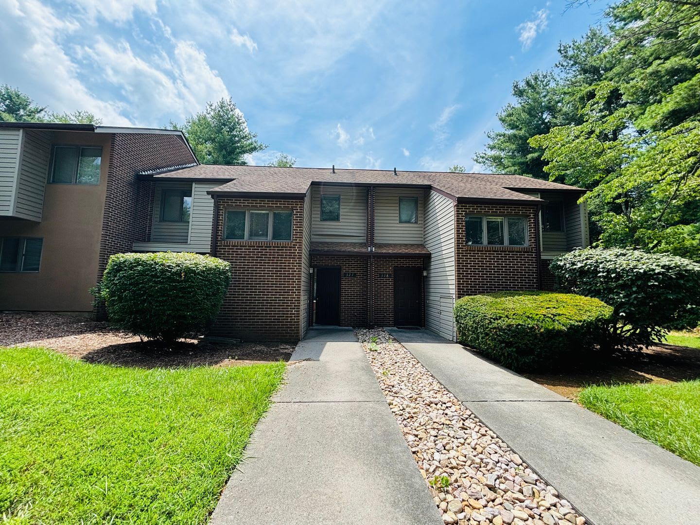 3 Bedroom 2.5 Bath Townhouse – photo 1