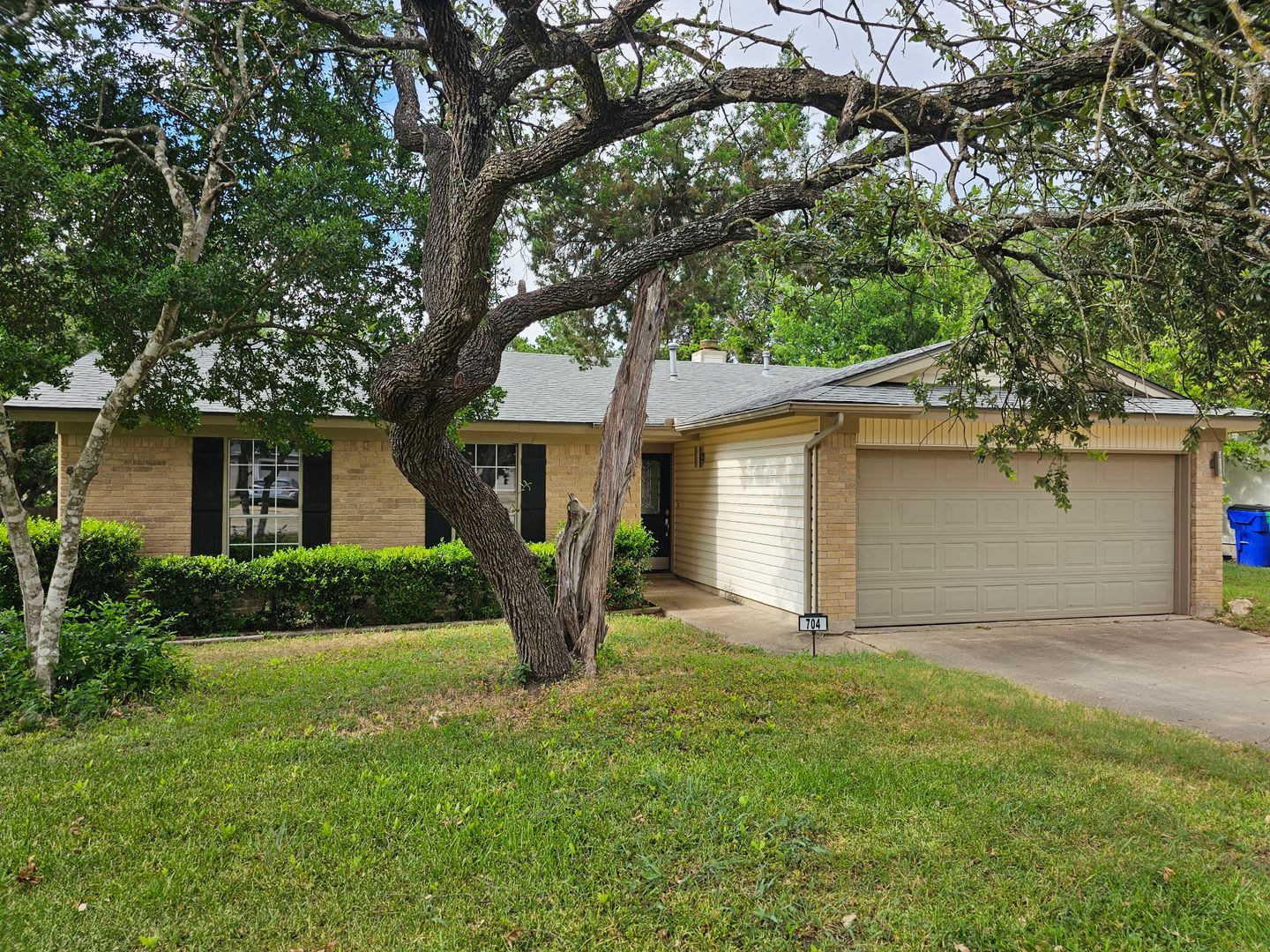 Lovely 3/2 in a great location! – photo 3